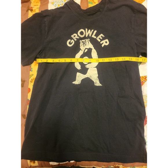 Life Is Good Mens Short Sleeve Crusher Tee Small Black Bear Holding Beer Growler - Picture 6 of 6